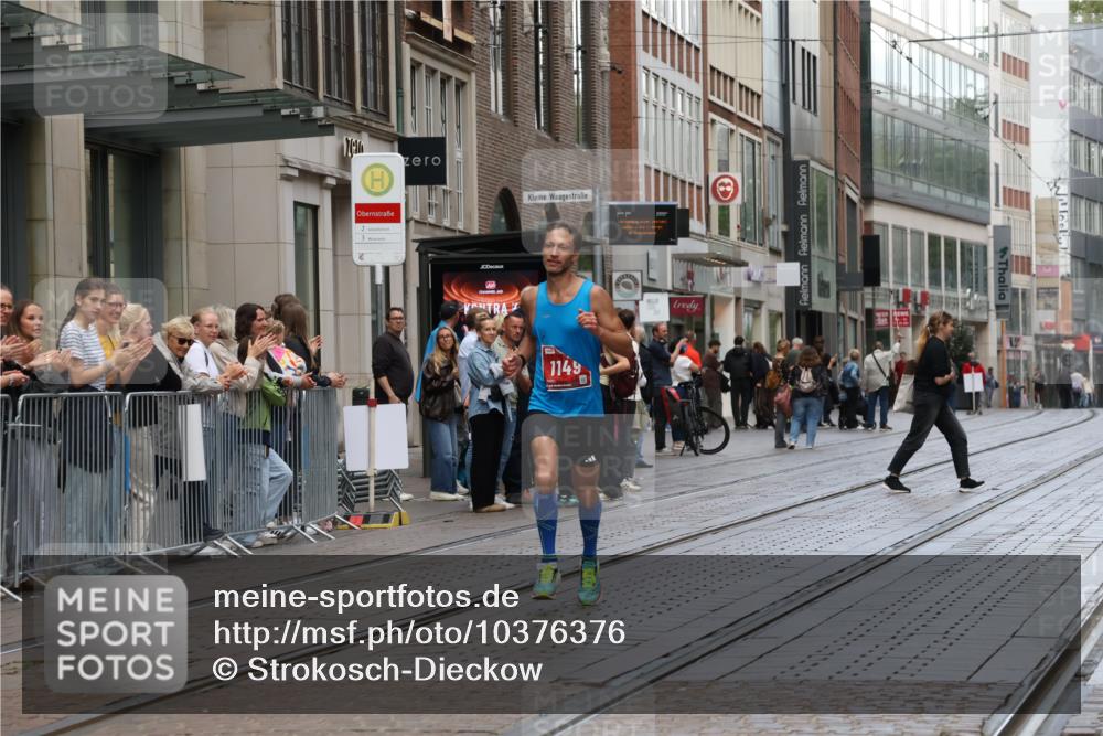 13.09.2026 - 21. swb-Marathon Bremen Strokosch-Dieckow http://msf.ph/oto/10376376 13.09.2026 12:31:21 Ziel 1149 meine-sportfotos.de