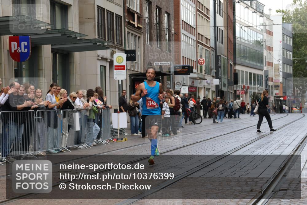 13.09.2026 - 21. swb-Marathon Bremen Strokosch-Dieckow http://msf.ph/oto/10376399 13.09.2026 12:31:21 Ziel 1149 meine-sportfotos.de