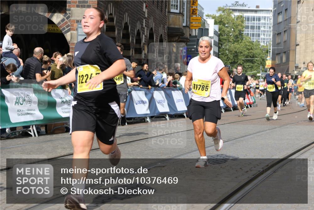13.09.2026 - 21. swb-Marathon Bremen Strokosch-Dieckow http://msf.ph/oto/10376469 13.09.2026 11:03:01 Ziel 10190, 10296, 10633, 10783, 10945, 10954, 10955, 10985, 11096, 11107, 11261, 11508, 11526, 11554, 11564, 11662, 11701, 11719, 11730, 11776, 11945, 12071, 12154, 12247, 12252, 12429, 12451, 12489, 10150, 10195, 10528, 10531, 10598, 10715, 10727, 10959, 11070, 11095, 11493, 11676, 11830, 11836, 12214, 12421, 12432, 12483 meine-sportfotos.de