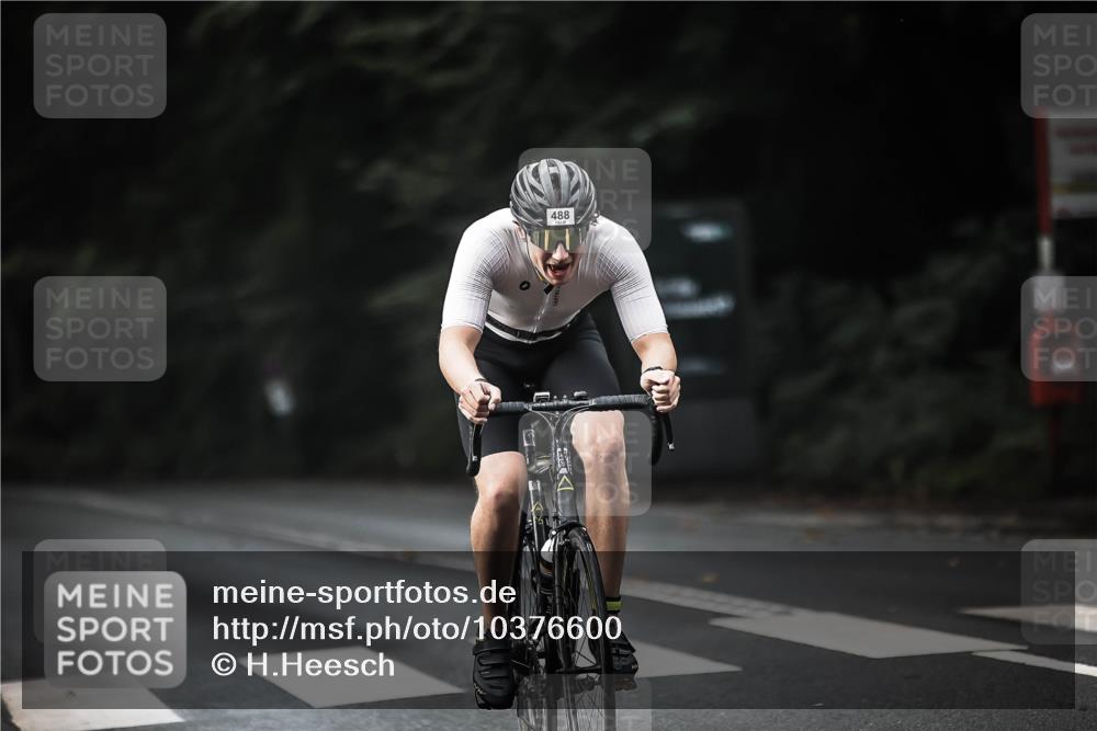 13.09.2026 - Stadtparktriathlon H.Heesch http://msf.ph/oto/10376600 13.09.2026 10:58:09 Radfahren 378, 488, 528 meine-sportfotos.de