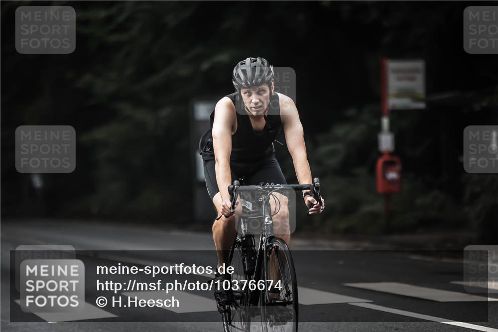 13.09.2026 - Stadtparktriathlon H.Heesch http://msf.ph/oto/10376674 13.09.2026 10:58:14 Radfahren 488, 528, 644 meine-sportfotos.de