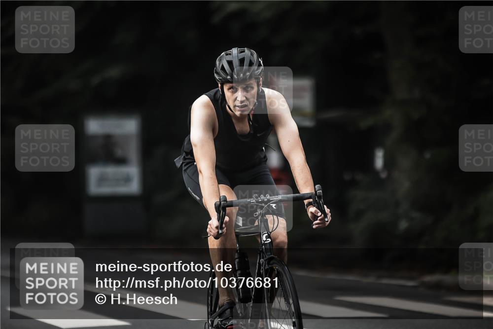 13.09.2026 - Stadtparktriathlon H.Heesch http://msf.ph/oto/10376681 13.09.2026 10:58:14 Radfahren 488, 528, 644 meine-sportfotos.de