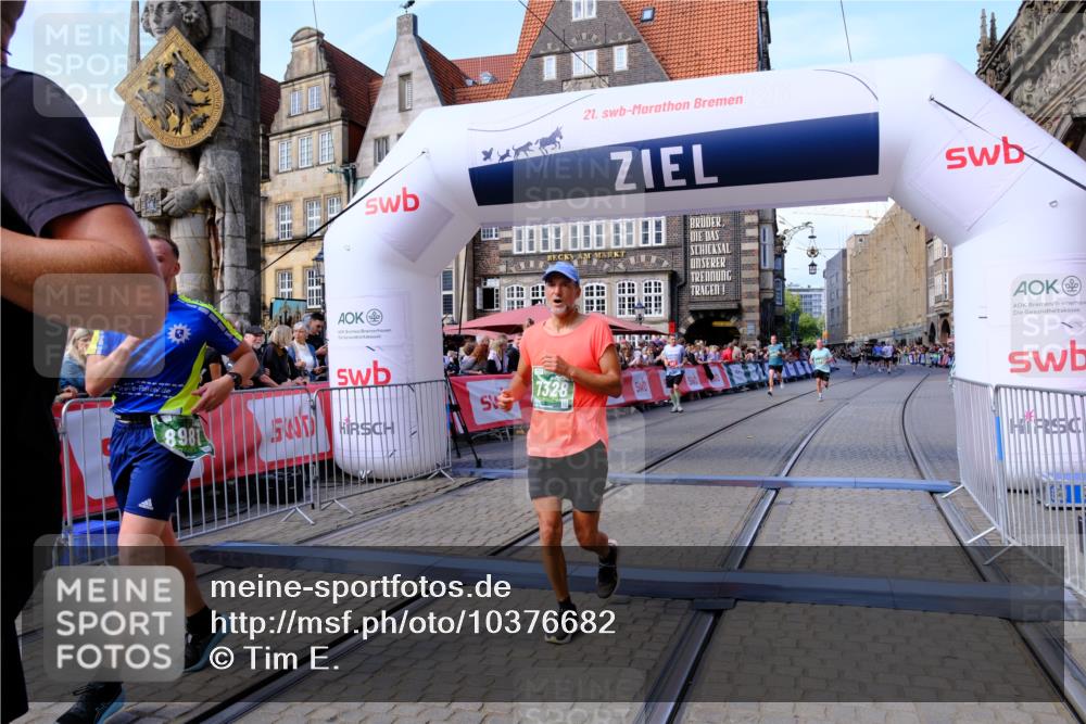 13.09.2026 - 21. swb-Marathon Bremen Tim E. http://msf.ph/oto/10376682 13.09.2026 13:12:45 Ziel 899, 1517, 2362, 2480, 3054, 3362, 3830, 4560, 4879, 5416, 6796, 7328, 8981, 9803 meine-sportfotos.de