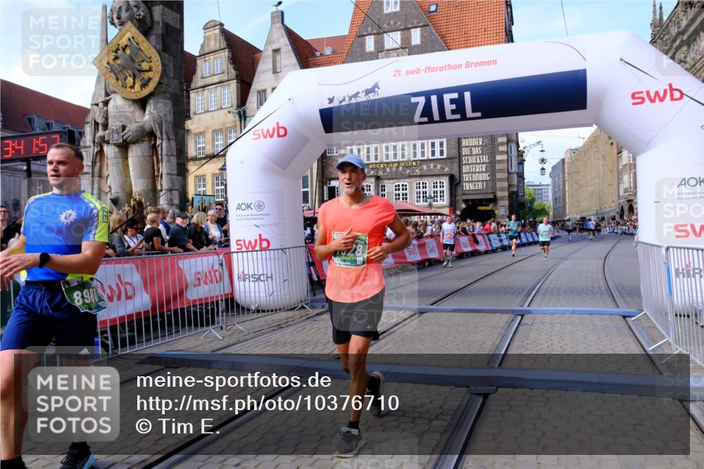 13.09.2026 - 21. swb-Marathon Bremen Tim E. http://msf.ph/oto/10376710 13.09.2026 13:12:46 Ziel 899, 1517, 2362, 2480, 3054, 3362, 4560, 4879, 5416, 6796, 7328, 8981, 9803 meine-sportfotos.de