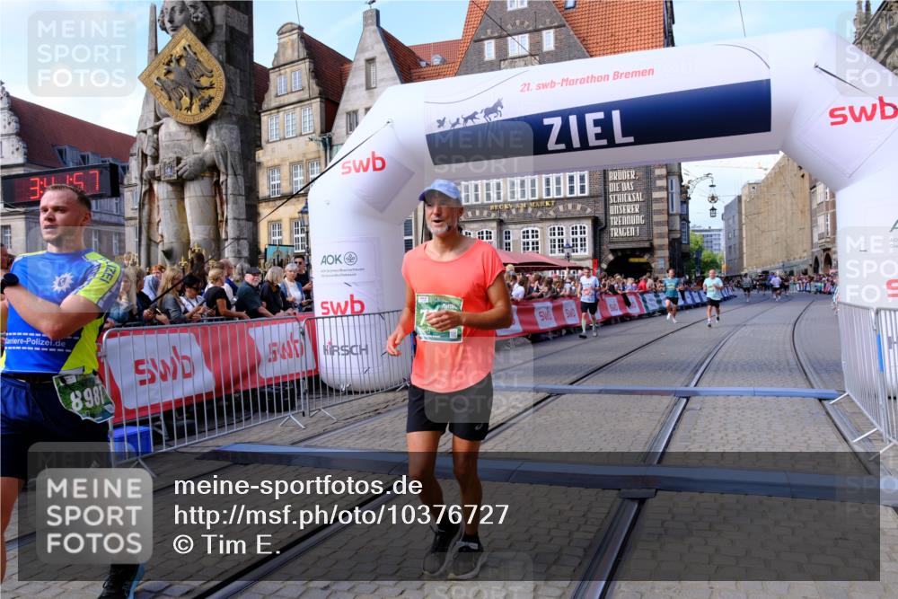 13.09.2026 - 21. swb-Marathon Bremen Tim E. http://msf.ph/oto/10376727 13.09.2026 13:12:46 Ziel 899, 1517, 2362, 2480, 3054, 3362, 4560, 4879, 5416, 6796, 7328, 8981, 9803 meine-sportfotos.de