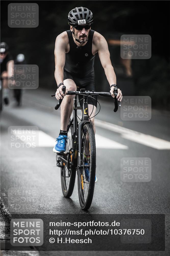 13.09.2026 - Stadtparktriathlon H.Heesch http://msf.ph/oto/10376750 13.09.2026 10:58:25 Radfahren 386, 422, 639, 686 meine-sportfotos.de