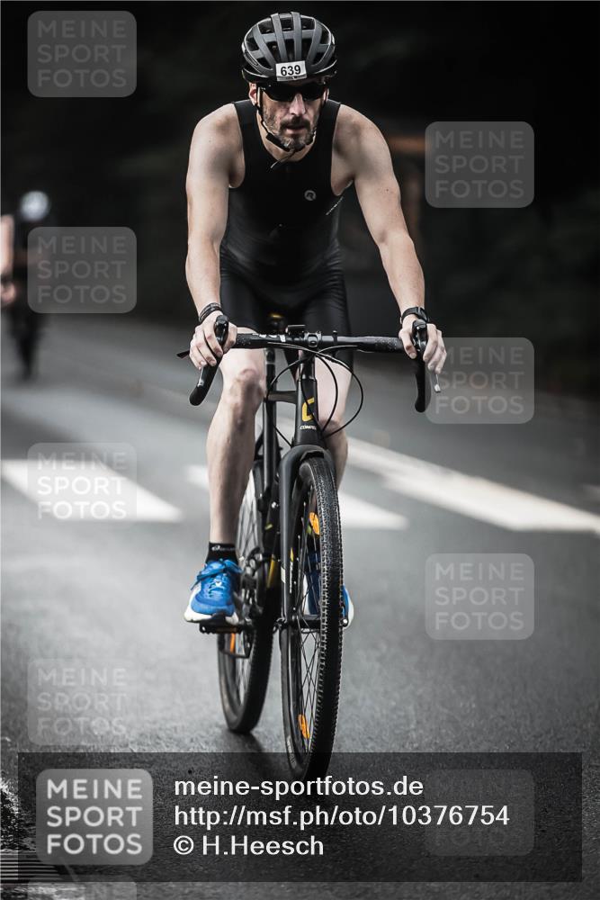 13.09.2026 - Stadtparktriathlon H.Heesch http://msf.ph/oto/10376754 13.09.2026 10:58:25 Radfahren 386, 422, 639, 686 meine-sportfotos.de