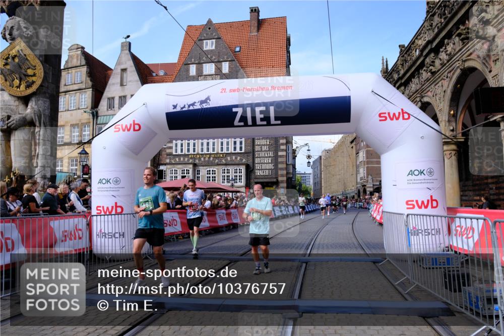 13.09.2026 - 21. swb-Marathon Bremen Tim E. http://msf.ph/oto/10376757 13.09.2026 13:12:50 Ziel 899, 1517, 2362, 2480, 3054, 4560, 4879, 5416, 6796, 7328, 8981, 9775, 9803 meine-sportfotos.de