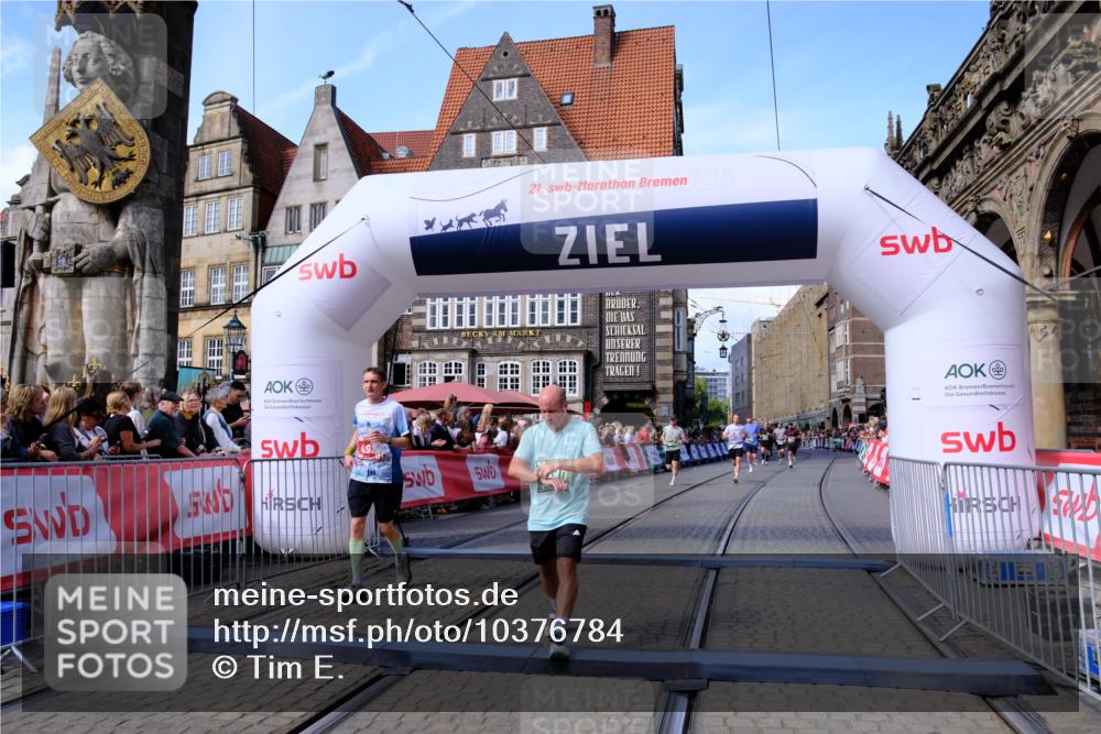 13.09.2026 - 21. swb-Marathon Bremen Tim E. http://msf.ph/oto/10376784 13.09.2026 13:12:51 Ziel 899, 1517, 2362, 2480, 3054, 4560, 4879, 5416, 6796, 9775, 9803 meine-sportfotos.de