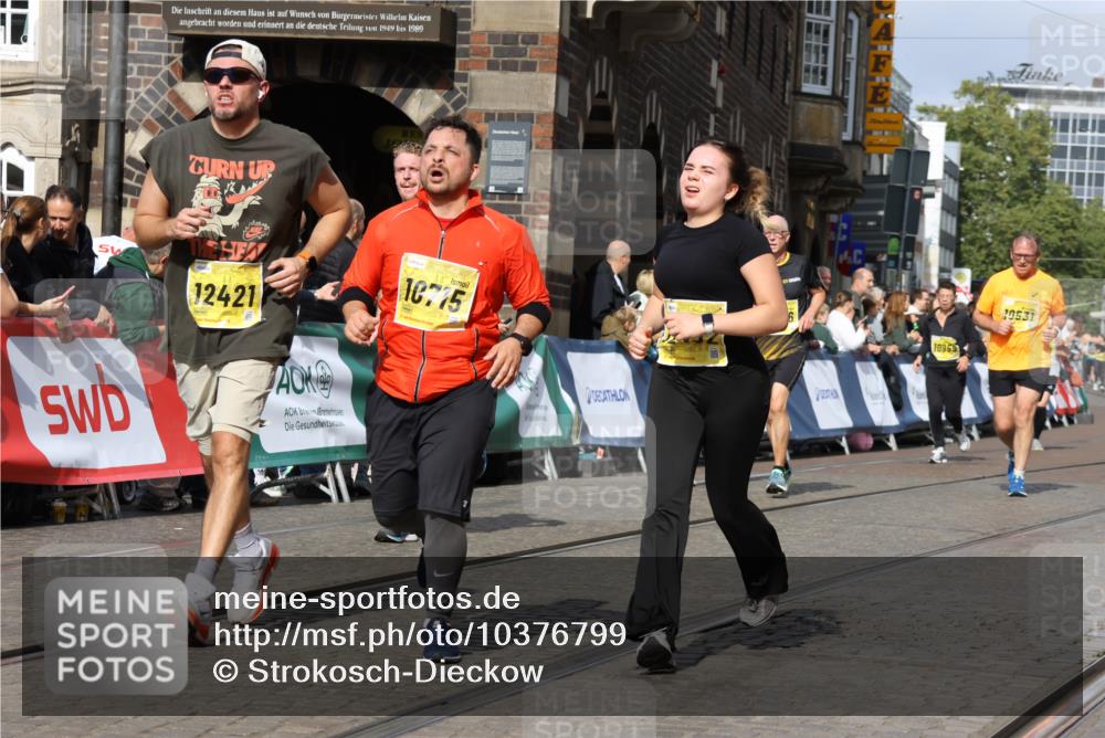 13.09.2026 - 21. swb-Marathon Bremen Strokosch-Dieckow http://msf.ph/oto/10376799 13.09.2026 11:03:13 Ziel 10185, 10190, 10296, 10633, 10731, 10783, 10945, 10954, 10955, 10985, 11095, 11096, 11107, 11313, 11564, 11697, 11701, 11719, 11730, 11776, 11785, 12071, 12247, 12448, 12465, 10092, 10150, 10187, 10237, 10309, 10724, 10904, 11598, 11773, 11830, 12068, 12184, 12185, 12611 meine-sportfotos.de