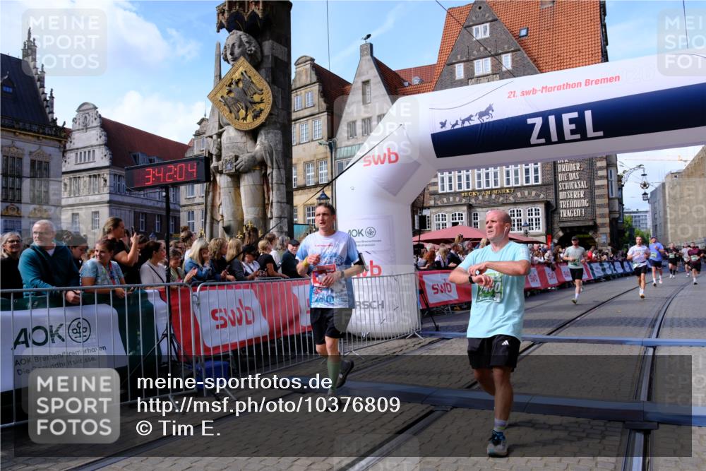 13.09.2026 - 21. swb-Marathon Bremen Tim E. http://msf.ph/oto/10376809 13.09.2026 13:12:52 Ziel 899, 1517, 2362, 2480, 3054, 4560, 4879, 5416, 6796, 9775, 9803, 13106 meine-sportfotos.de
