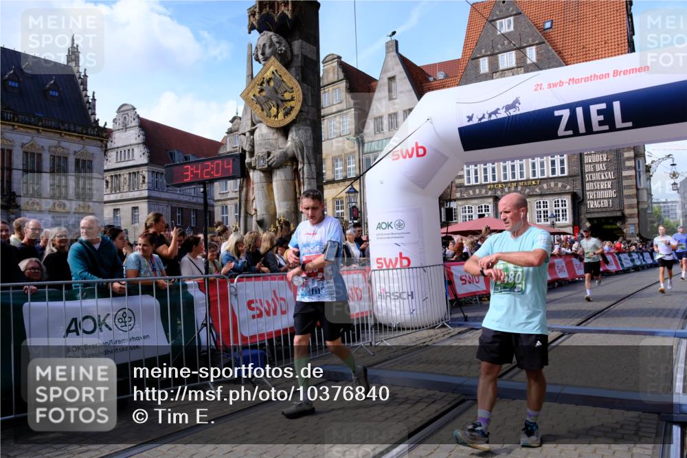 13.09.2026 - 21. swb-Marathon Bremen Tim E. http://msf.ph/oto/10376840 13.09.2026 13:12:53 Ziel 899, 1517, 2362, 2480, 3054, 3988, 4560, 4879, 5416, 6796, 9775, 9803, 13106 meine-sportfotos.de