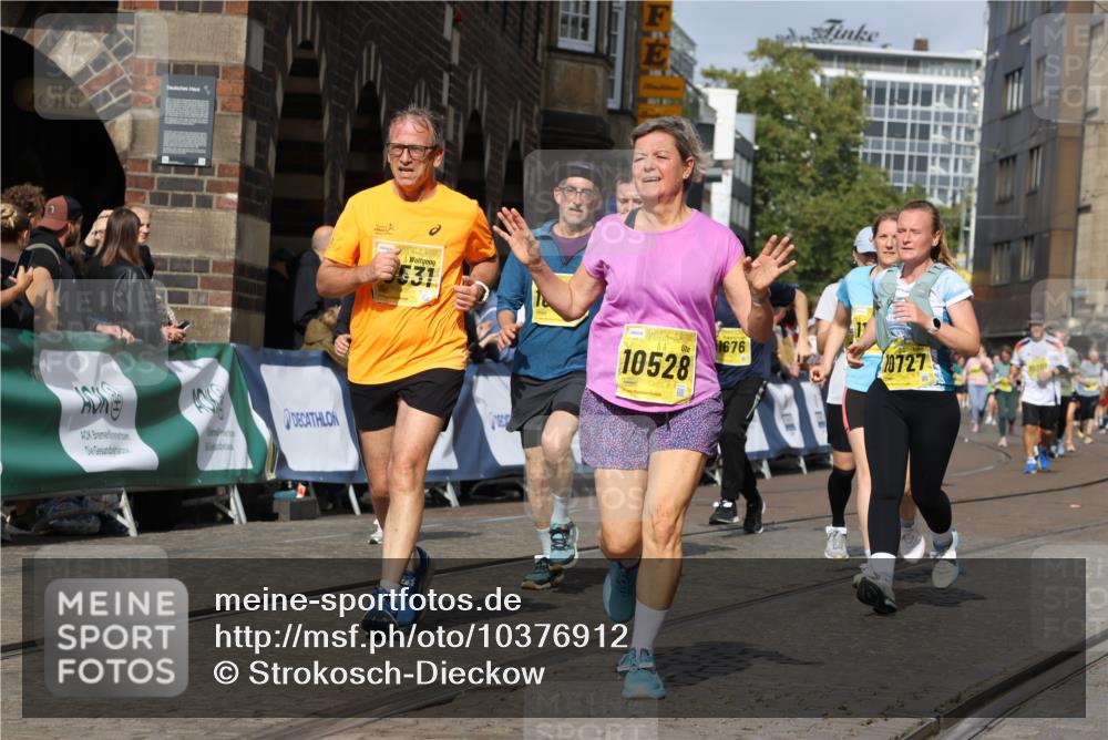 13.09.2026 - 21. swb-Marathon Bremen Strokosch-Dieckow http://msf.ph/oto/10376912 13.09.2026 11:03:17 Ziel 10185, 10296, 10633, 10715, 10731, 10783, 10954, 10955, 11095, 11107, 11313, 11564, 11697, 11719, 11730, 11785, 12071, 12247, 12421, 12432, 12448, 12465, 12483, 10092, 10187, 10309, 10420, 10724, 10904, 11211, 11411, 11598, 11655, 11746, 11773, 12184, 12185, 12611 meine-sportfotos.de