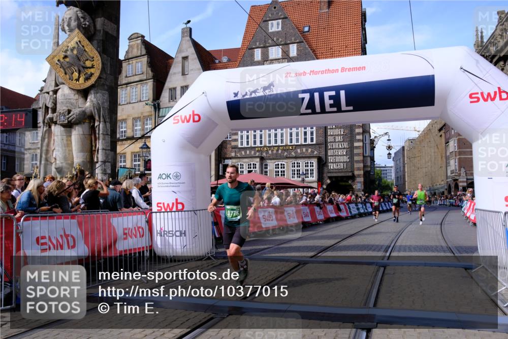 13.09.2026 - 21. swb-Marathon Bremen Tim E. http://msf.ph/oto/10377015 13.09.2026 13:13:02 Ziel 1513, 2350, 2362, 2442, 3054, 3988, 4605, 4879, 6796, 8029, 9775, 9803, 13106 meine-sportfotos.de