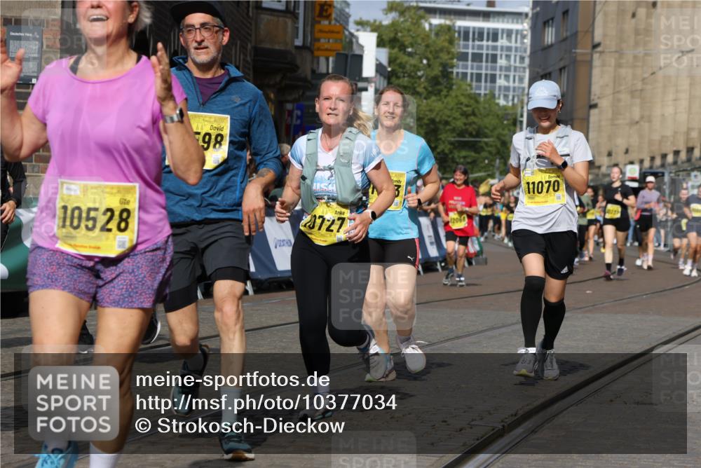 13.09.2026 - 21. swb-Marathon Bremen Strokosch-Dieckow http://msf.ph/oto/10377034 13.09.2026 11:03:18 Ziel 10185, 10296, 10528, 10598, 10633, 10715, 10731, 10954, 10955, 11095, 11107, 11313, 11564, 11697, 11719, 11730, 11785, 11836, 12071, 12214, 12247, 12421, 12432, 12448, 12465, 12483, 10092, 10187, 10309, 10420, 10902, 10904, 11211, 11411, 11598, 11655, 11746, 11773, 12184, 12185, 12611 meine-sportfotos.de