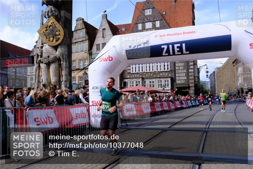 13.09.2026 - 21. swb-Marathon Bremen Tim E. http://msf.ph/oto/10377048 13.09.2026 13:13:03 Ziel 1513, 2350, 2362, 2442, 3054, 3988, 4605, 4879, 5965, 8029, 8798, 9775, 9803, 13106 meine-sportfotos.de