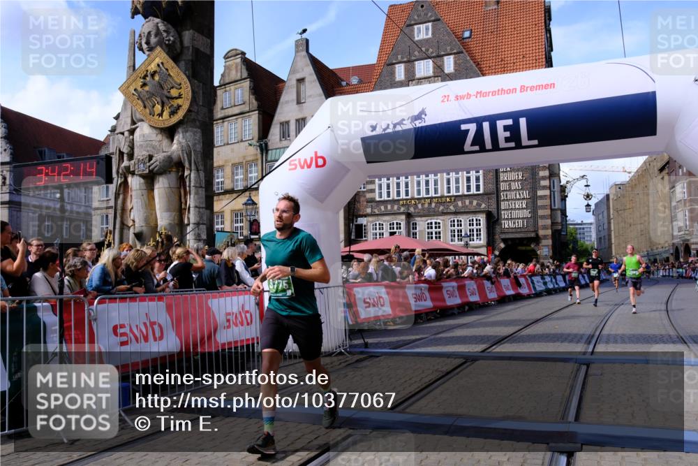 13.09.2026 - 21. swb-Marathon Bremen Tim E. http://msf.ph/oto/10377067 13.09.2026 13:13:03 Ziel 1513, 2350, 2362, 2442, 3054, 3988, 4605, 4879, 5965, 8029, 8798, 9775, 9803, 13106 meine-sportfotos.de