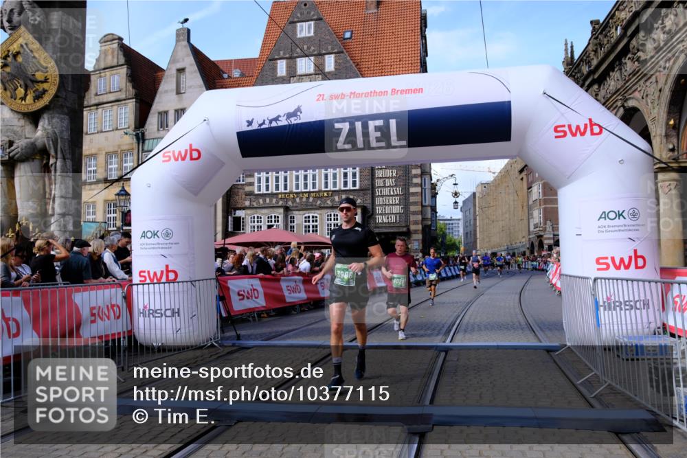 13.09.2026 - 21. swb-Marathon Bremen Tim E. http://msf.ph/oto/10377115 13.09.2026 13:13:07 Ziel 1513, 2350, 2442, 2801, 2858, 3988, 4605, 5379, 5965, 8029, 8798, 9775, 13106, 13140 meine-sportfotos.de