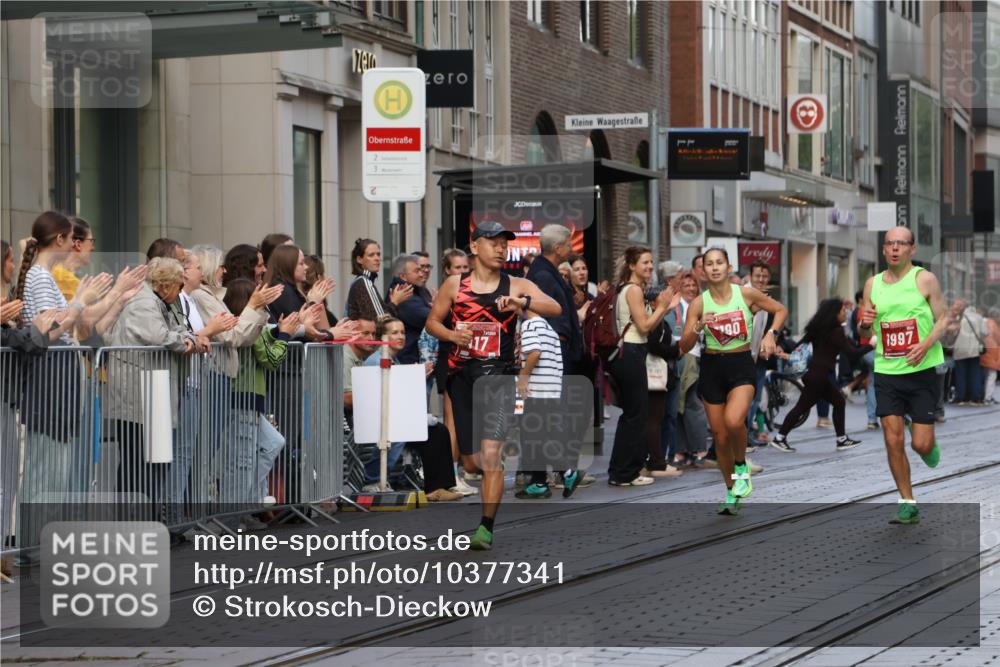13.09.2026 - 21. swb-Marathon Bremen Strokosch-Dieckow http://msf.ph/oto/10377341 13.09.2026 12:34:48 Ziel 1028, 917, 1190, 1997 meine-sportfotos.de