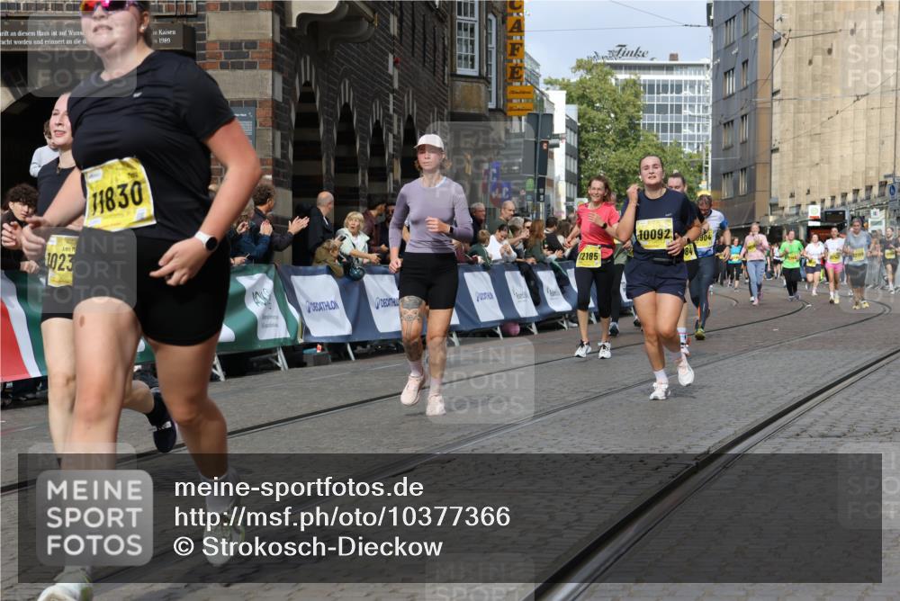 13.09.2026 - 21. swb-Marathon Bremen Strokosch-Dieckow http://msf.ph/oto/10377366 13.09.2026 11:03:28 Ziel 10150, 10185, 10195, 10237, 10528, 10531, 10598, 10715, 10727, 10731, 10959, 11070, 11095, 11313, 11493, 11676, 11830, 11836, 12068, 12214, 12421, 12432, 12448, 12483, 10090, 10091, 10327, 10420, 10569, 10902, 10950, 11211, 11411, 11595, 11655, 11746, 12074 meine-sportfotos.de