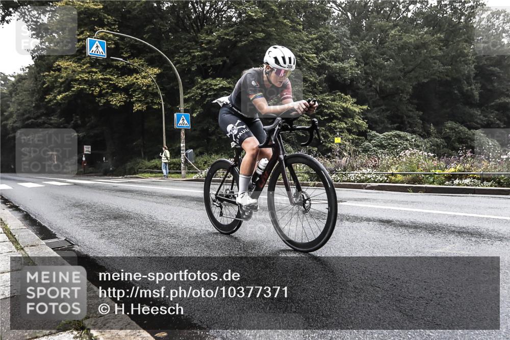 13.09.2026 - Stadtparktriathlon H.Heesch http://msf.ph/oto/10377371 13.09.2026 09:35:21 Radfahren 208, 209 meine-sportfotos.de