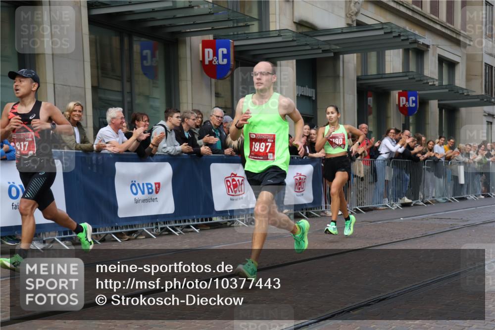 13.09.2026 - 21. swb-Marathon Bremen Strokosch-Dieckow http://msf.ph/oto/10377443 13.09.2026 12:34:52 Ziel 1028, 917, 1190, 1997 meine-sportfotos.de