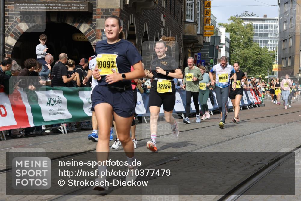 13.09.2026 - 21. swb-Marathon Bremen Strokosch-Dieckow http://msf.ph/oto/10377479 13.09.2026 11:03:30 Ziel 10092, 10150, 10185, 10195, 10237, 10528, 10531, 10598, 10715, 10724, 10727, 10959, 11070, 11095, 11493, 11676, 11830, 11836, 12068, 12214, 12421, 12432, 12483, 10090, 10091, 10327, 10420, 10569, 10902, 10950, 11211, 11411, 11595, 11655, 11746, 11868, 12074 meine-sportfotos.de