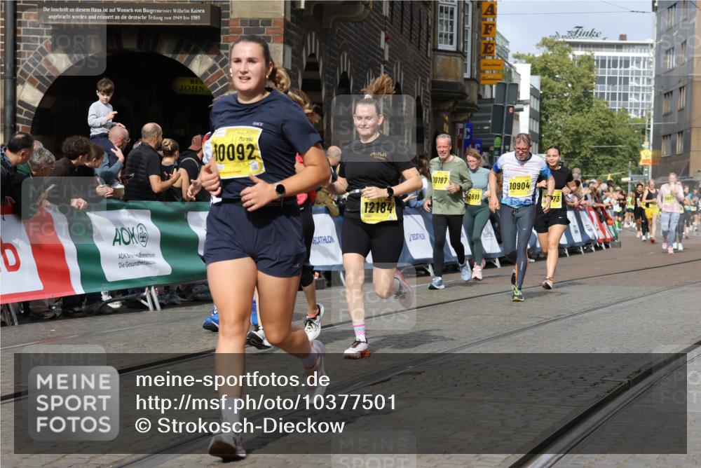 13.09.2026 - 21. swb-Marathon Bremen Strokosch-Dieckow http://msf.ph/oto/10377501 13.09.2026 11:03:30 Ziel 10092, 10150, 10185, 10195, 10237, 10528, 10531, 10598, 10715, 10724, 10727, 10959, 11070, 11095, 11493, 11676, 11830, 11836, 12068, 12214, 12421, 12432, 12483, 10090, 10091, 10327, 10420, 10569, 10902, 10950, 11211, 11411, 11595, 11655, 11746, 11868, 12074 meine-sportfotos.de