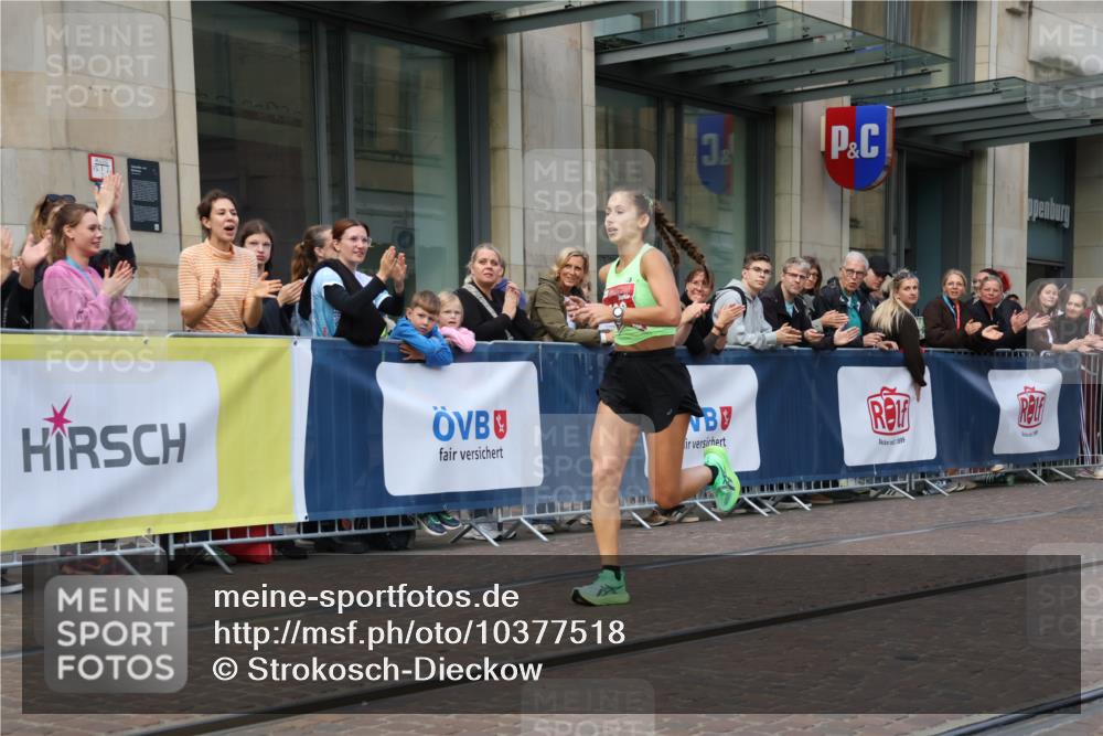 13.09.2026 - 21. swb-Marathon Bremen Strokosch-Dieckow http://msf.ph/oto/10377518 13.09.2026 12:34:53 Ziel 1028, 917, 1190, 1997 meine-sportfotos.de