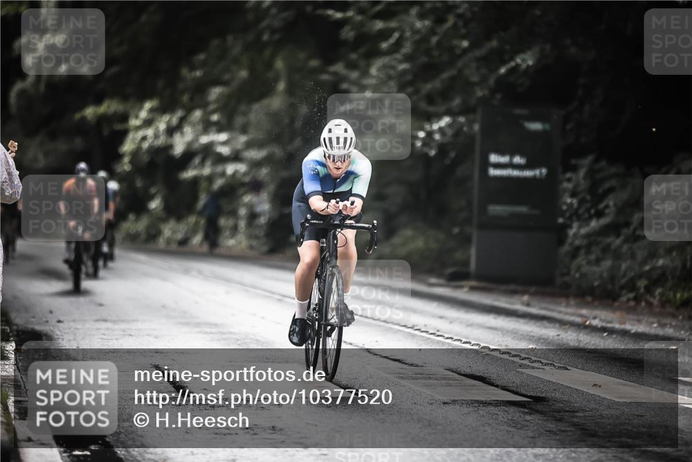 13.09.2026 - Stadtparktriathlon H.Heesch http://msf.ph/oto/10377520 13.09.2026 12:19:34 Radfahren 1045, 1098, 1112, 1134, 1148, 1158, 1181 meine-sportfotos.de