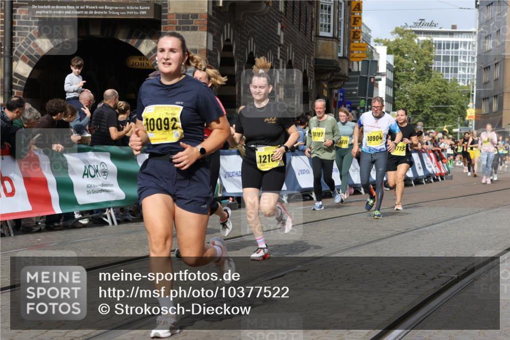 13.09.2026 - 21. swb-Marathon Bremen Strokosch-Dieckow http://msf.ph/oto/10377522 13.09.2026 11:03:30 Ziel 10092, 10150, 10185, 10195, 10237, 10528, 10531, 10598, 10715, 10724, 10727, 10959, 11070, 11095, 11493, 11676, 11830, 11836, 12068, 12214, 12421, 12432, 12483, 10090, 10091, 10327, 10420, 10569, 10902, 10950, 11211, 11411, 11595, 11655, 11746, 11868, 12074 meine-sportfotos.de
