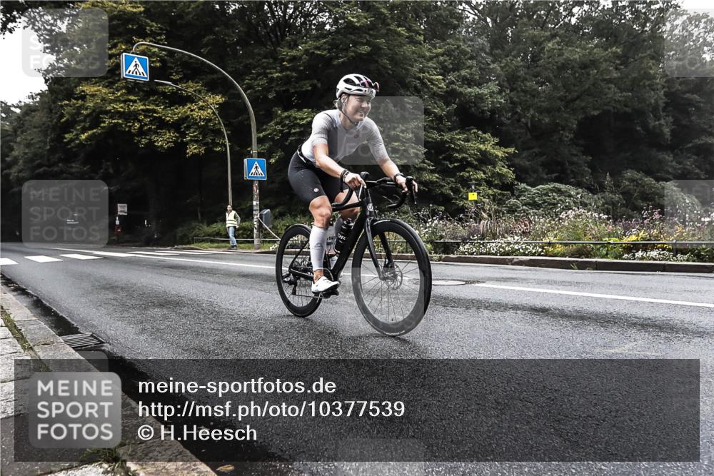 13.09.2026 - Stadtparktriathlon H.Heesch http://msf.ph/oto/10377539 13.09.2026 09:38:15 Radfahren 156, 193 meine-sportfotos.de