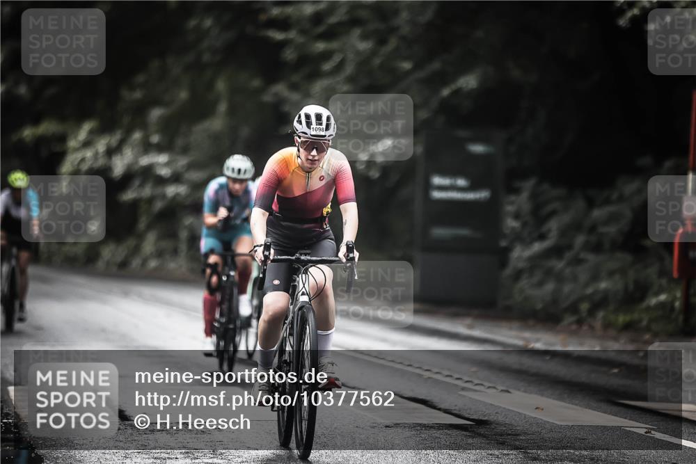 13.09.2026 - Stadtparktriathlon H.Heesch http://msf.ph/oto/10377562 13.09.2026 12:19:38 Radfahren 1045, 1098, 1112, 1134, 1148, 1158, 1177, 1181 meine-sportfotos.de