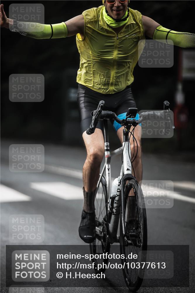13.09.2026 - Stadtparktriathlon H.Heesch http://msf.ph/oto/10377613 13.09.2026 10:59:14 Radfahren 530, 544, 583, 614, 674, 677 meine-sportfotos.de