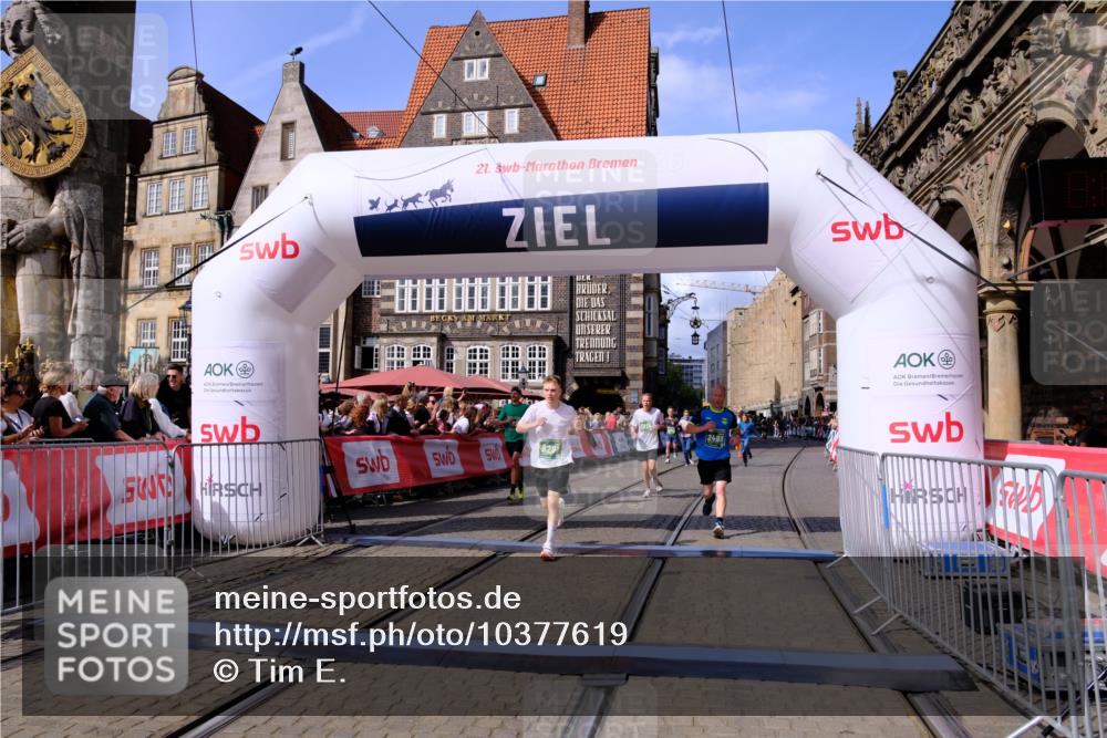 13.09.2026 - 21. swb-Marathon Bremen Tim E. http://msf.ph/oto/10377619 13.09.2026 13:13:27 Ziel 280, 313, 621, 868, 987, 1207, 2498, 2559, 2858, 2962, 3566, 3625, 4582, 5345, 5769, 6038, 6349, 6394, 7874, 8197, 8291, 8419, 8464, 9092, 9217 meine-sportfotos.de