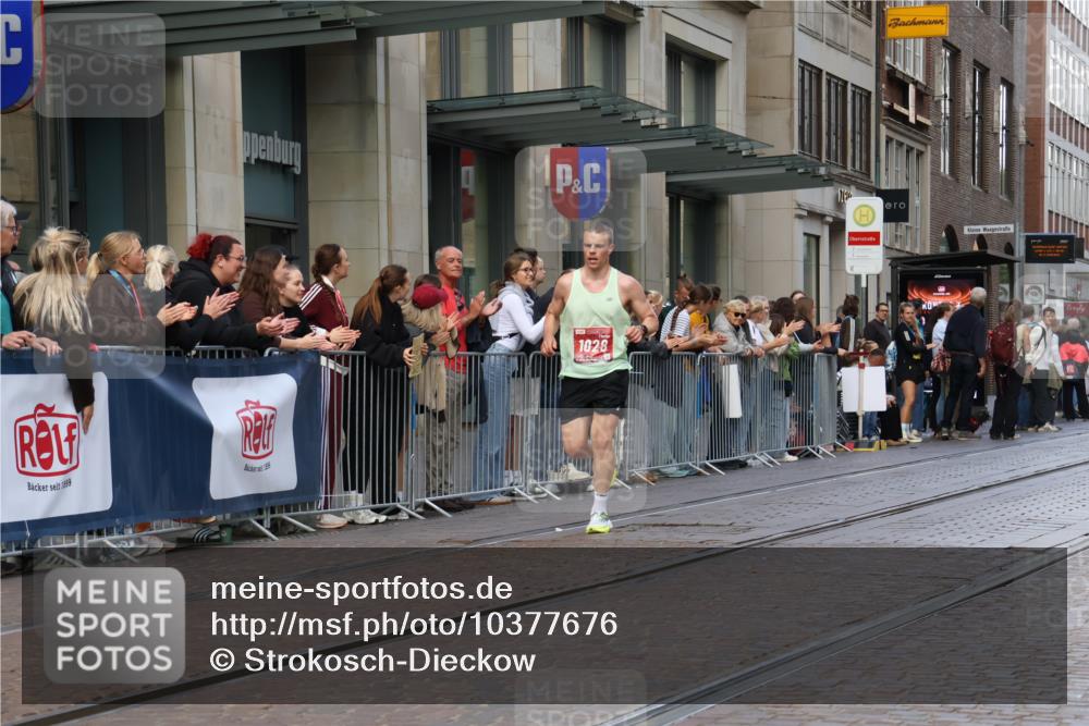 13.09.2026 - 21. swb-Marathon Bremen Strokosch-Dieckow http://msf.ph/oto/10377676 13.09.2026 12:35:15 Ziel 1028 meine-sportfotos.de
