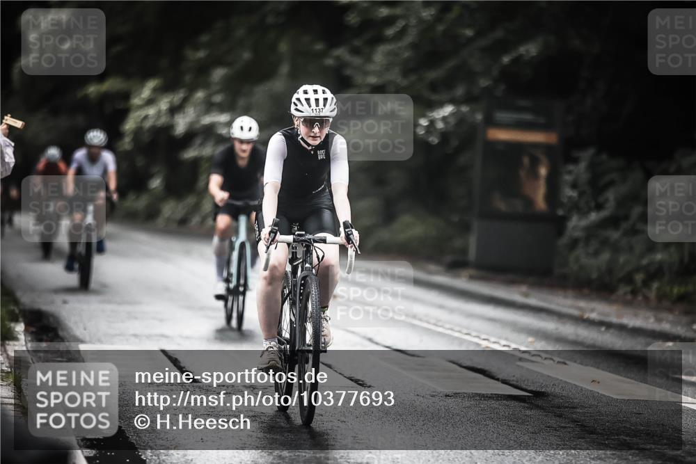 13.09.2026 - Stadtparktriathlon H.Heesch http://msf.ph/oto/10377693 13.09.2026 12:19:54 Radfahren 955, 970, 1077, 1090, 1137, 1157 meine-sportfotos.de