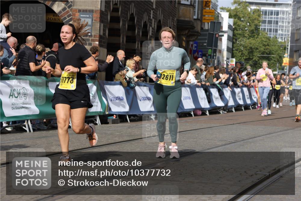 13.09.2026 - 21. swb-Marathon Bremen Strokosch-Dieckow http://msf.ph/oto/10377732 13.09.2026 11:03:34 Ziel 10092, 10150, 10195, 10237, 10309, 10528, 10531, 10598, 10715, 10724, 10727, 10904, 10959, 11070, 11493, 11676, 11830, 11836, 12068, 12184, 12185, 12214, 12421, 12432, 12483, 12611, 10090, 10091, 10327, 10429, 10569, 10796, 10950, 11595, 11868, 12074 meine-sportfotos.de