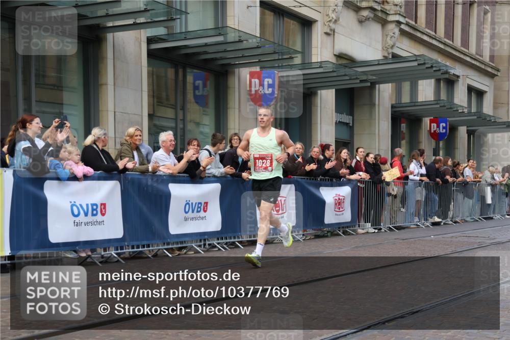 13.09.2026 - 21. swb-Marathon Bremen Strokosch-Dieckow http://msf.ph/oto/10377769 13.09.2026 12:35:17 Ziel 1028 meine-sportfotos.de