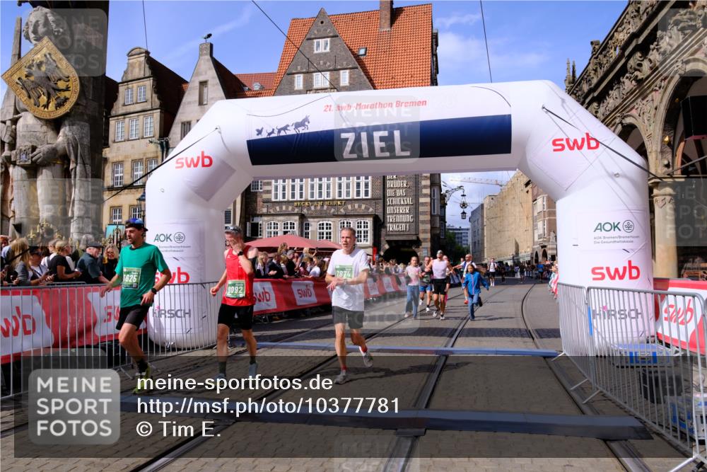 13.09.2026 - 21. swb-Marathon Bremen Tim E. http://msf.ph/oto/10377781 13.09.2026 13:13:30 Ziel 280, 313, 621, 868, 987, 1207, 2130, 2498, 2962, 3566, 3625, 4582, 5345, 5769, 6038, 6349, 6394, 7874, 8197, 8291, 8419, 8464, 9092 meine-sportfotos.de
