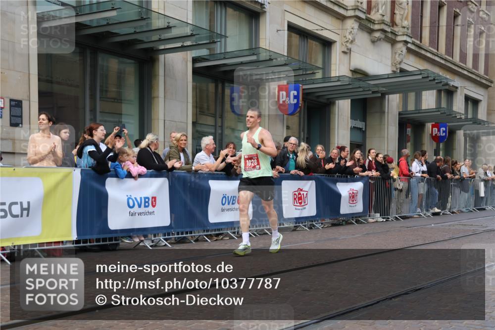 13.09.2026 - 21. swb-Marathon Bremen Strokosch-Dieckow http://msf.ph/oto/10377787 13.09.2026 12:35:18 Ziel 1238, 1028 meine-sportfotos.de