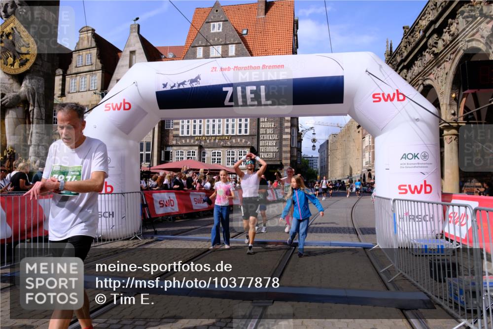 13.09.2026 - 21. swb-Marathon Bremen Tim E. http://msf.ph/oto/10377878 13.09.2026 13:13:32 Ziel 280, 313, 621, 987, 1207, 2130, 2498, 2962, 3566, 3625, 4582, 5345, 5769, 6038, 6394, 7874, 8197, 8291, 8464, 9092 meine-sportfotos.de