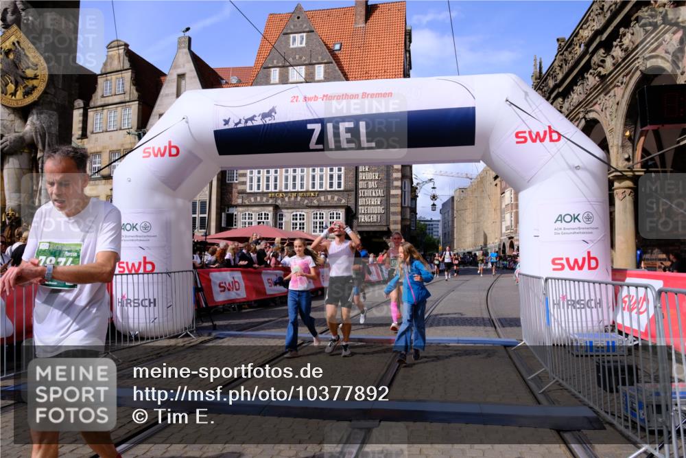13.09.2026 - 21. swb-Marathon Bremen Tim E. http://msf.ph/oto/10377892 13.09.2026 13:13:32 Ziel 280, 313, 621, 987, 1207, 2130, 2498, 2962, 3566, 3625, 4582, 5345, 5769, 6038, 6394, 7874, 8197, 8291, 8464, 9092 meine-sportfotos.de