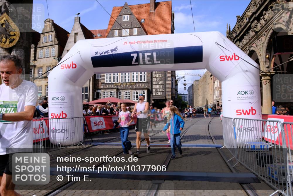 13.09.2026 - 21. swb-Marathon Bremen Tim E. http://msf.ph/oto/10377906 13.09.2026 13:13:33 Ziel 280, 313, 621, 987, 1207, 2130, 2498, 2962, 3566, 3625, 4582, 5345, 5769, 6038, 6394, 7874, 8197, 8291, 8464, 9092 meine-sportfotos.de