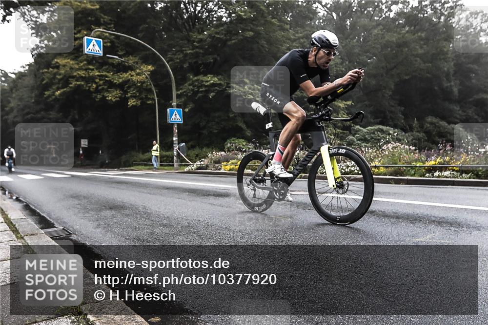 13.09.2026 - Stadtparktriathlon H.Heesch http://msf.ph/oto/10377920 13.09.2026 09:51:53 Radfahren 258, 300, 333 meine-sportfotos.de
