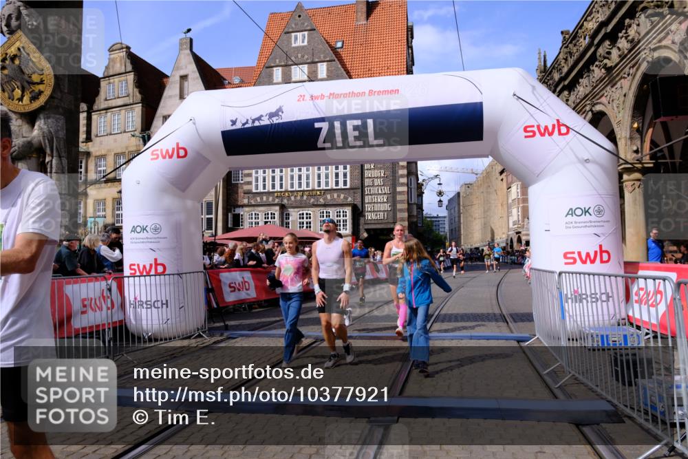 13.09.2026 - 21. swb-Marathon Bremen Tim E. http://msf.ph/oto/10377921 13.09.2026 13:13:33 Ziel 280, 313, 621, 987, 1207, 2130, 2498, 2962, 3566, 3625, 4582, 5345, 5769, 6038, 6394, 7874, 8197, 8291, 8464, 9092 meine-sportfotos.de