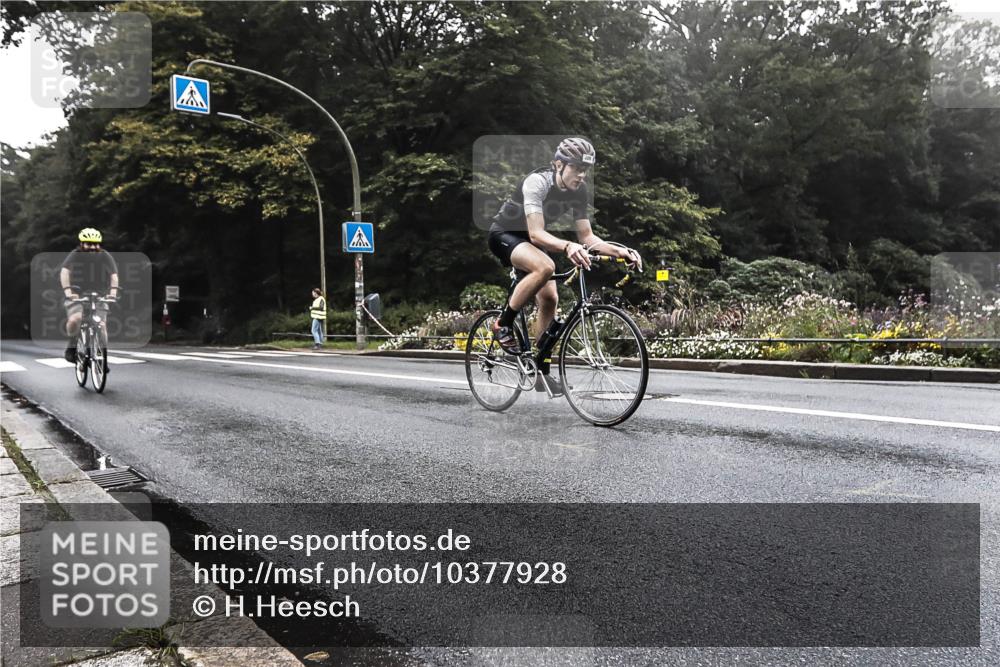 13.09.2026 - Stadtparktriathlon H.Heesch http://msf.ph/oto/10377928 13.09.2026 09:51:57 Radfahren 220, 300, 336 meine-sportfotos.de