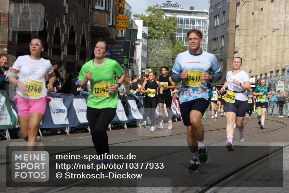 13.09.2026 - 21. swb-Marathon Bremen Strokosch-Dieckow http://msf.ph/oto/10377933 13.09.2026 11:03:41 Ziel 10092, 10150, 10187, 10195, 10237, 10309, 10724, 10904, 10959, 11598, 11773, 11830, 12068, 12184, 12185, 12611, 10152, 10357, 10403, 10429, 10659, 10720, 10796, 10918, 11149, 11325, 11451, 11511, 11868, 11967, 12504 meine-sportfotos.de