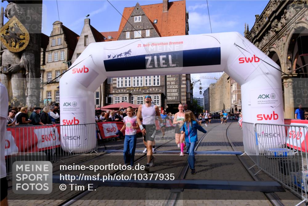 13.09.2026 - 21. swb-Marathon Bremen Tim E. http://msf.ph/oto/10377935 13.09.2026 13:13:33 Ziel 280, 313, 621, 987, 1207, 2130, 2498, 2962, 3566, 3625, 4582, 5345, 5769, 6038, 6394, 7874, 8197, 8291, 8464, 9092 meine-sportfotos.de