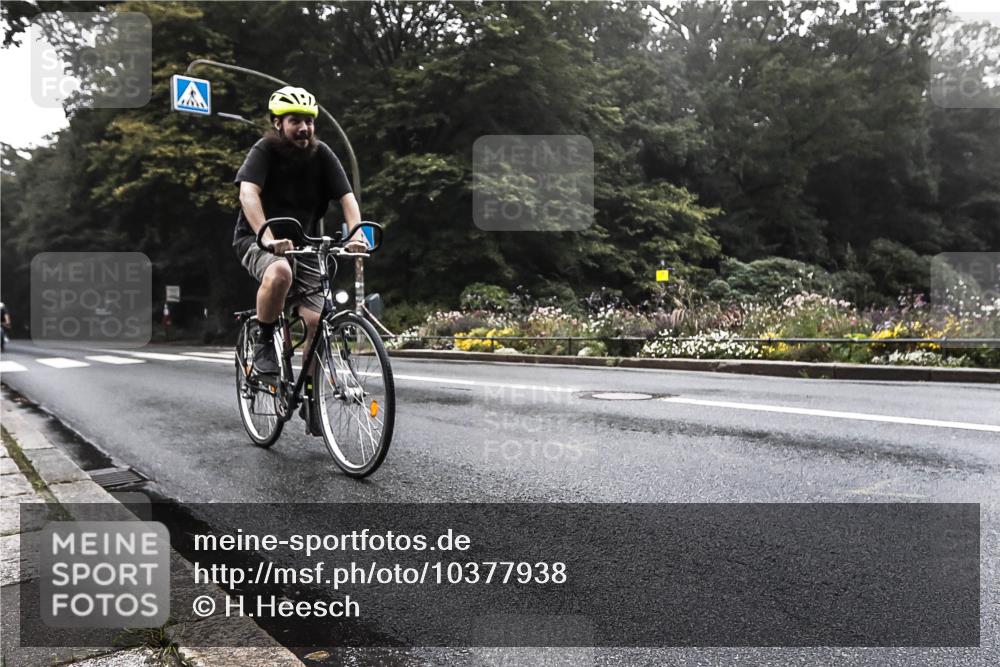 13.09.2026 - Stadtparktriathlon H.Heesch http://msf.ph/oto/10377938 13.09.2026 09:51:58 Radfahren 220, 300, 311, 336 meine-sportfotos.de